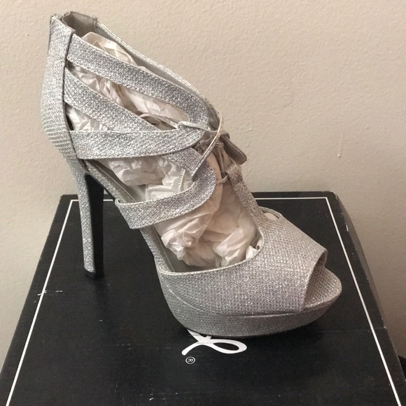 Never worn silver platform shoes - Picture 3 of 3